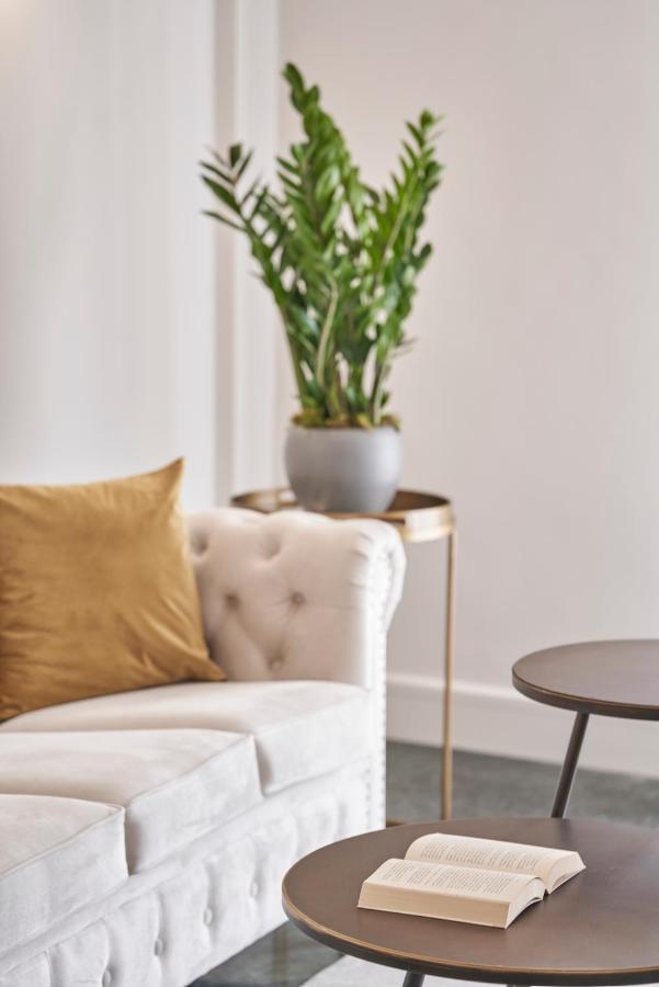 Chic N Bright 3Bd Apt With Hilton View Athens Exterior photo